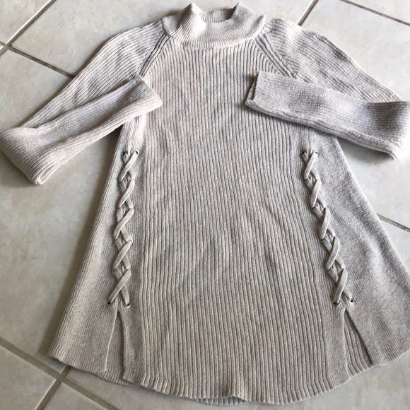 Style & Co. Sweaters - Cute beige long sleeve sweater👵🏻